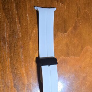 Silicone Watch Strap with Folding Magnetic. Compatible with Samsung Galaxy.